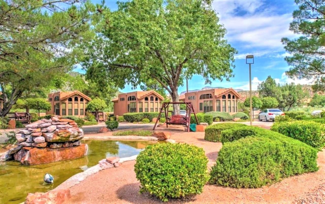 Sedona Pines Resort Bagian luar foto Fountains at the Village at Mountain Shadows