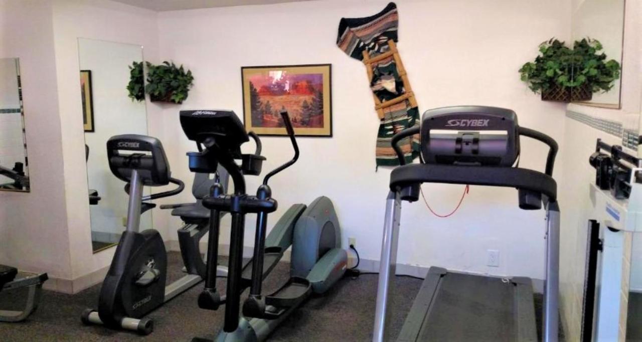 Sedona Pines Resort Bagian luar foto Elliptical trainer (left)