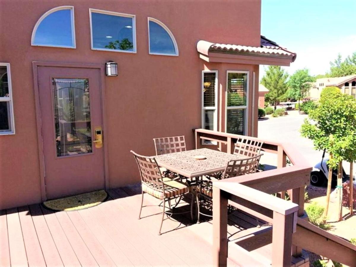 Sedona Pines Resort Bagian luar foto A patio in the United States