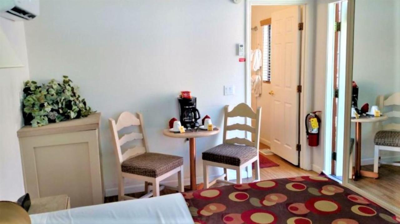 Sedona Pines Resort Bagian luar foto A typical room at the hotel