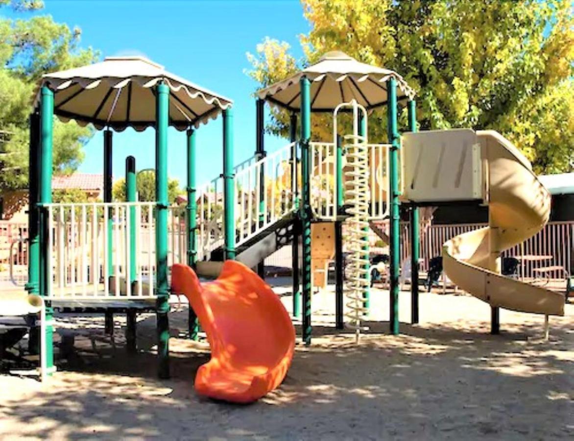 Sedona Pines Resort Bagian luar foto Playground at the school