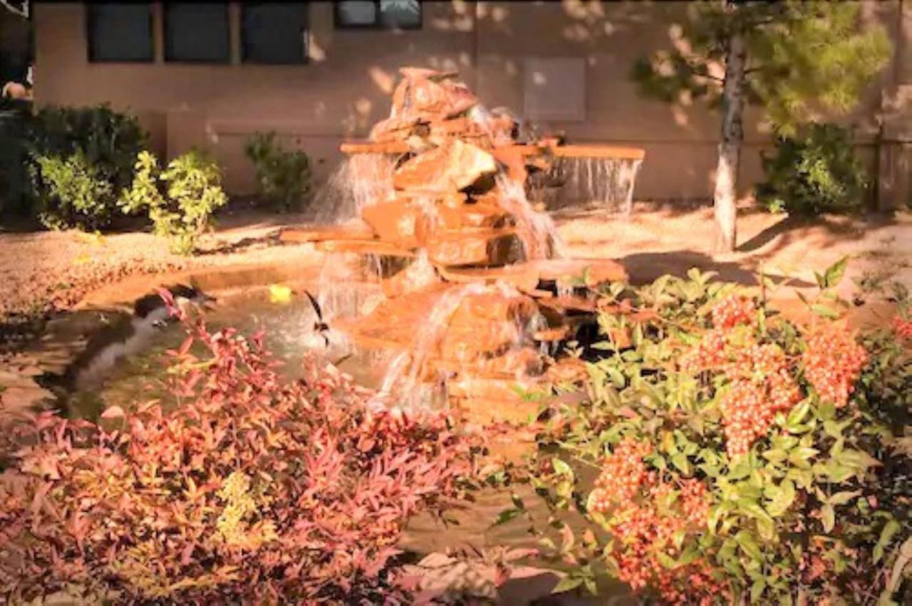 Sedona Pines Resort Bagian luar foto Fountain at the entrance of the hotel