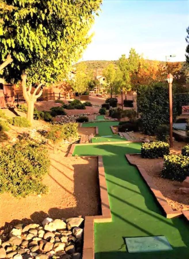 Sedona Pines Resort Bagian luar foto The golf course at the Arizona Inn
