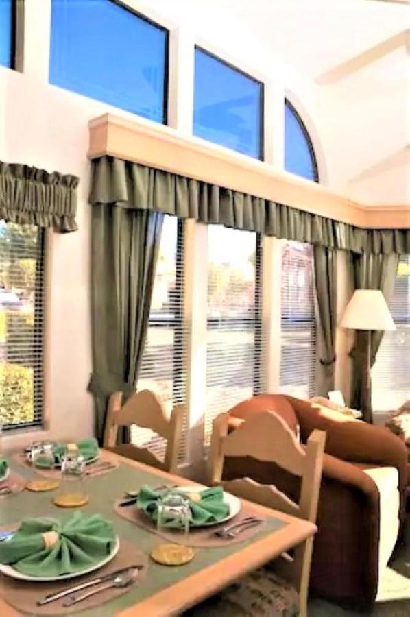 Sedona Pines Resort Bagian luar foto Window treatments